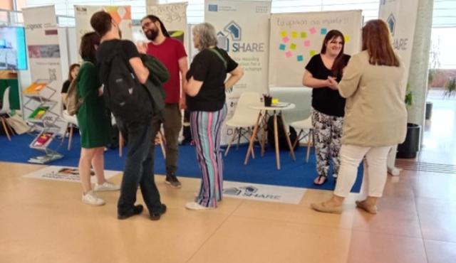 Share project stand