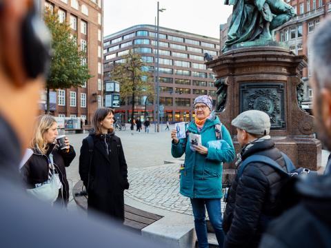 Connecting walking with public transport