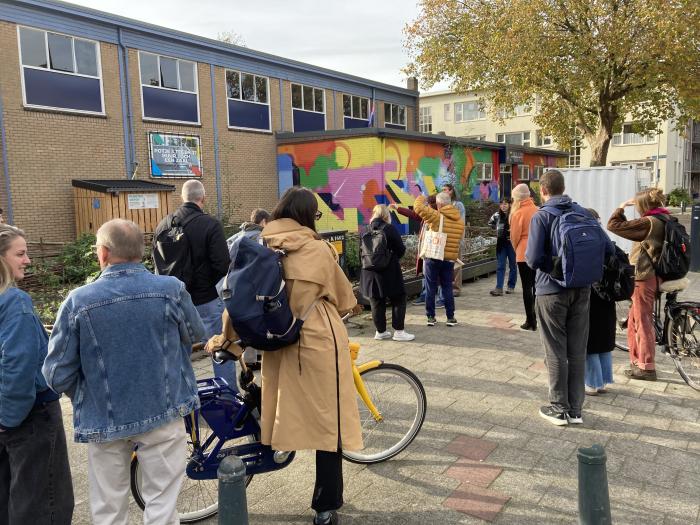Explanation from residents about the plant depot for façade garden plants