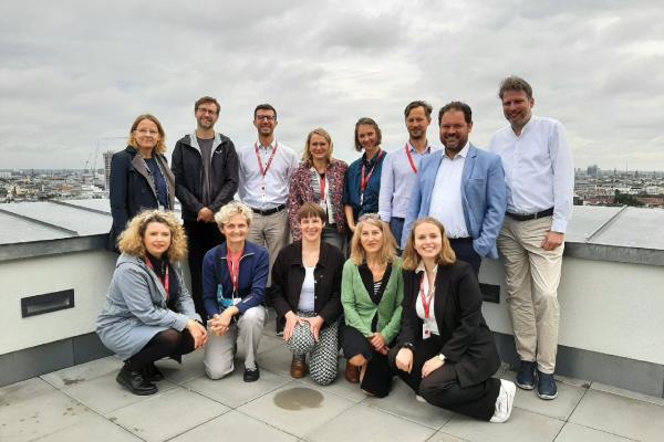 Gruppenbild beider Delegationen, aufgenommen in Berlin. Das Copyright liegt bei derSenStadt Berlin